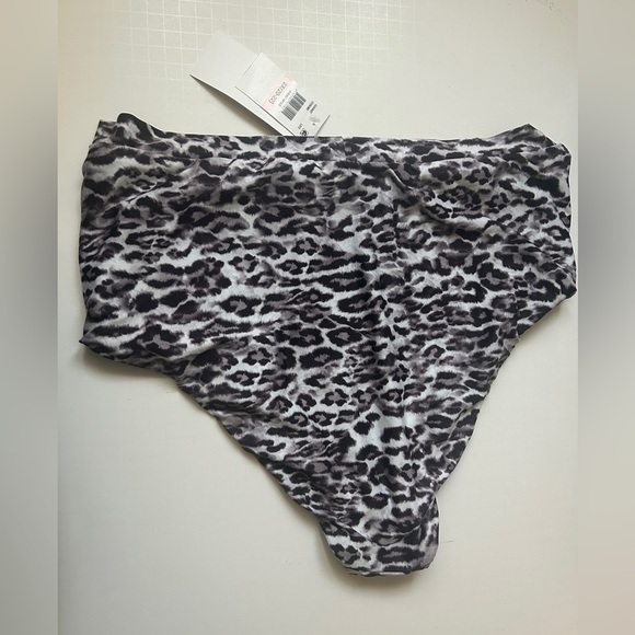 Becca Women’s Plus Size Bikini Bottom 2X Animal Print - Picture 2 of 4